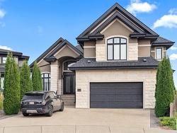 1018 HOLLANDS PT NW  Edmonton, AB T6R 3T1