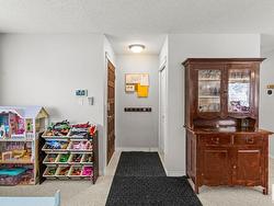 1760 48 ST NW  Edmonton, AB T6L 2X6