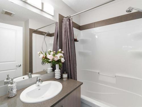 47 903 Crystallina Nera Way, Edmonton, AB - Indoor Photo Showing Bathroom