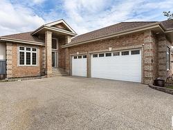 237 TORY CR NW  Edmonton, AB T6R 3A5