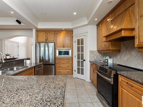 237 Tory Crescent, Edmonton, AB - Indoor Photo Showing Kitchen With Double Sink