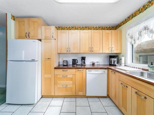 3158 78 St Street Nw, Edmonton, AB - Indoor Photo Showing Kitchen