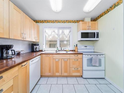 3158 78 St Street Nw, Edmonton, AB - Indoor Photo Showing Kitchen