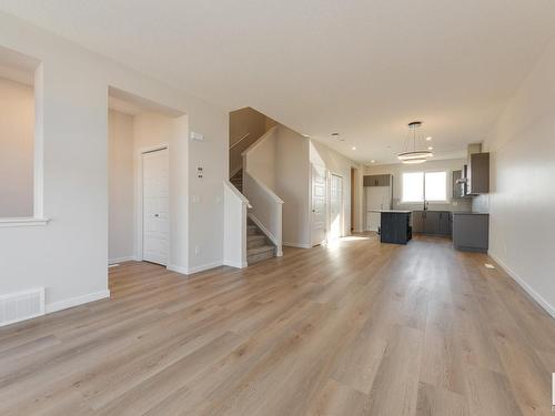 22419 88 Avenue, Edmonton, AB - Indoor Photo Showing Living Room