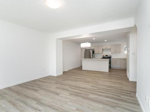 136 1530 Tamarack Boulevard, Edmonton, AB - Indoor Photo Showing Kitchen