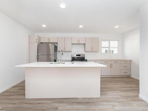 136 1530 Tamarack Boulevard, Edmonton, AB - Indoor Photo Showing Kitchen