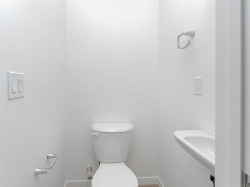 136 1530 Tamarack Boulevard, Edmonton, AB - Indoor Photo Showing Bathroom