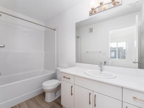 136 1530 Tamarack Boulevard, Edmonton, AB - Indoor Photo Showing Bathroom