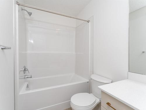 136 1530 Tamarack Boulevard, Edmonton, AB - Indoor Photo Showing Bathroom