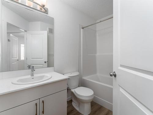 136 1530 Tamarack Boulevard, Edmonton, AB - Indoor Photo Showing Bathroom