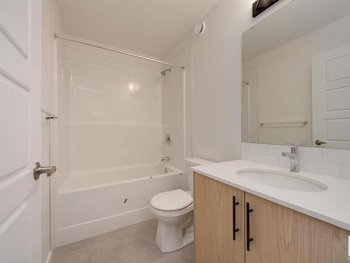 22415 88 Avenue, Edmonton, AB - Indoor Photo Showing Bathroom