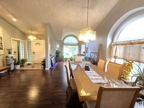 212 Ferguson Place, Edmonton, AB - Indoor Photo Showing Dining Room