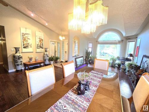 212 Ferguson Place, Edmonton, AB - Indoor Photo Showing Living Room