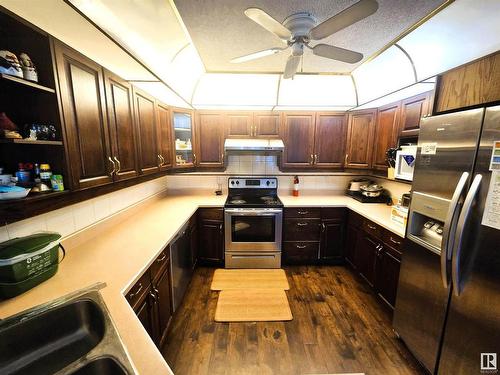 212 Ferguson Place, Edmonton, AB - Indoor Photo Showing Kitchen With Stainless Steel Kitchen