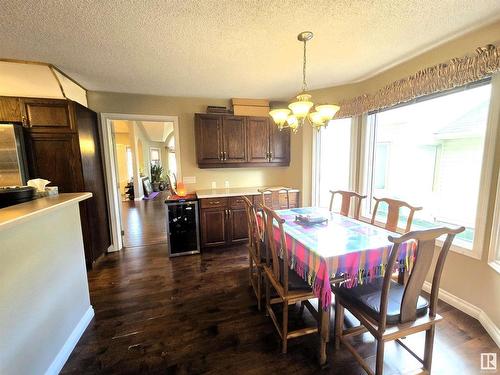 212 Ferguson Place, Edmonton, AB - Indoor Photo Showing Dining Room