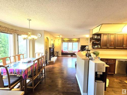 212 Ferguson Place, Edmonton, AB - Indoor Photo Showing Dining Room