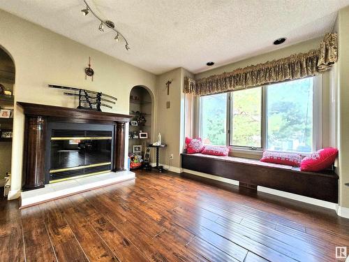 212 Ferguson Place, Edmonton, AB - Indoor Photo Showing Living Room With Fireplace