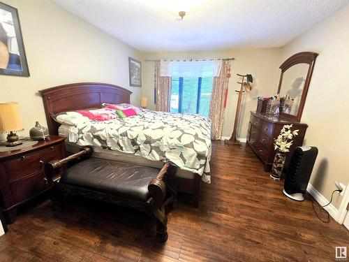 212 Ferguson Place, Edmonton, AB - Indoor Photo Showing Bedroom