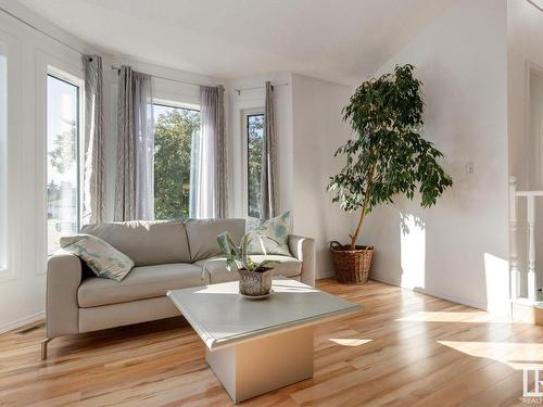 6 Bonin Place, Leduc, AB - Indoor Photo Showing Living Room