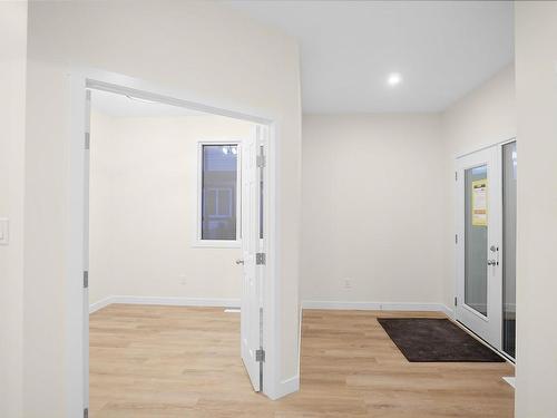 1615 11 Avenue, Edmonton, AB - Indoor Photo Showing Other Room