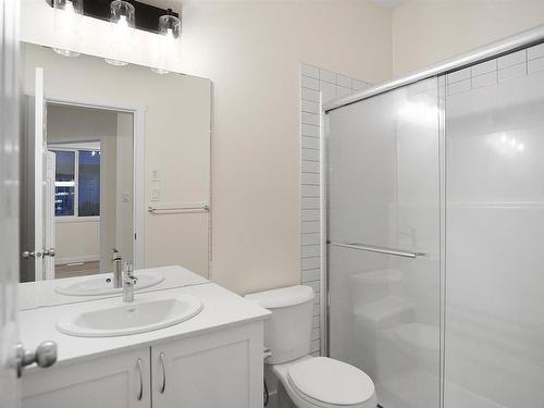 1615 11 Avenue, Edmonton, AB - Indoor Photo Showing Bathroom