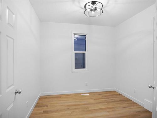 1233 16A Avenue, Edmonton, AB - Indoor Photo Showing Other Room