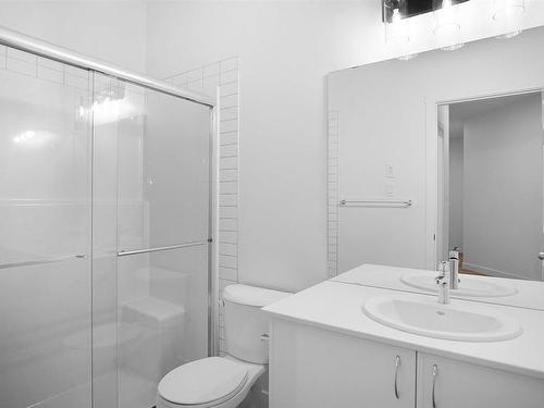 1233 16A Avenue, Edmonton, AB - Indoor Photo Showing Bathroom