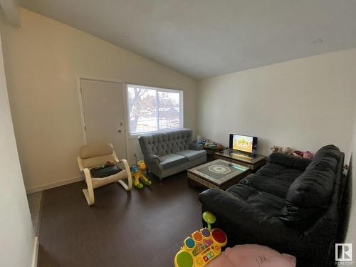 11839 45 Street, Edmonton, AB - Indoor Photo Showing Living Room