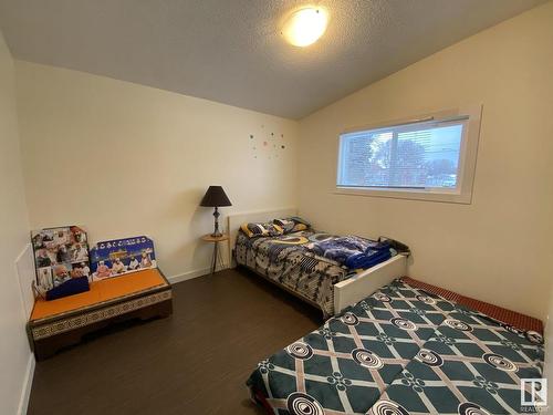 11839 45 Street, Edmonton, AB - Indoor Photo Showing Bedroom