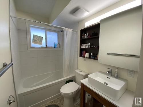 11839 45 Street, Edmonton, AB - Indoor Photo Showing Bathroom