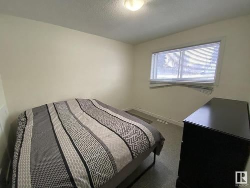 11839 45 Street, Edmonton, AB - Indoor Photo Showing Bedroom