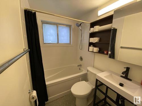 11839 45 Street, Edmonton, AB - Indoor Photo Showing Bathroom