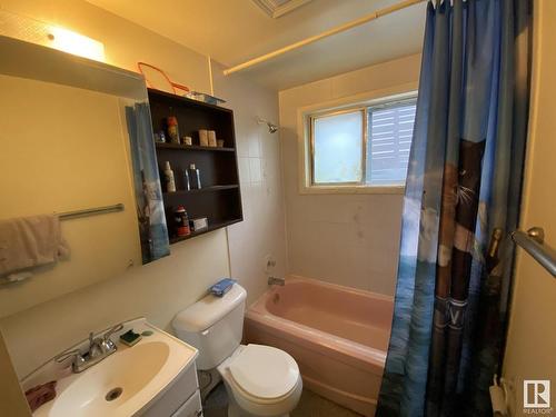 11839 45 Street, Edmonton, AB - Indoor Photo Showing Bathroom