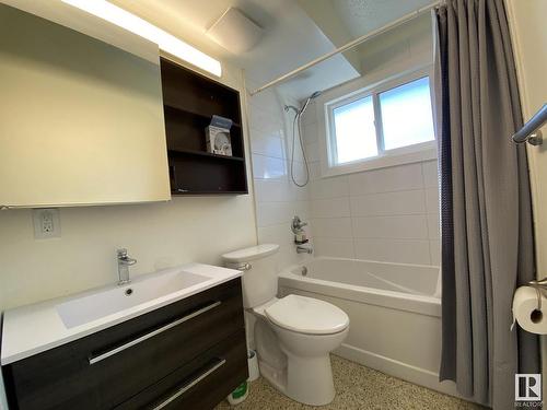 11839 45 Street, Edmonton, AB - Indoor Photo Showing Bathroom