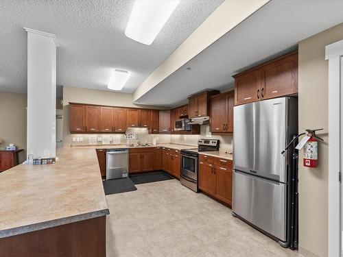 241 511 Queen Street, Spruce Grove, AB - Indoor Photo Showing Kitchen