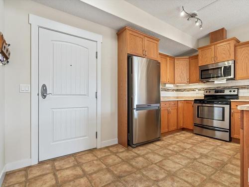 241 511 Queen Street, Spruce Grove, AB - Indoor Photo Showing Kitchen