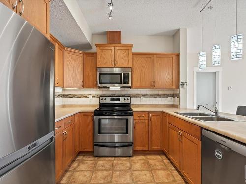 241 511 Queen Street, Spruce Grove, AB - Indoor Photo Showing Kitchen With Double Sink