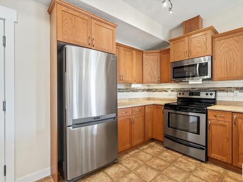 241 511 Queen Street, Spruce Grove, AB - Indoor Photo Showing Kitchen