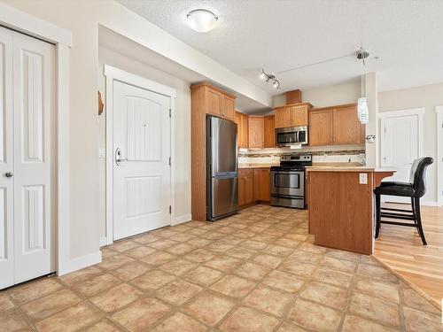 241 511 Queen Street, Spruce Grove, AB - Indoor Photo Showing Kitchen