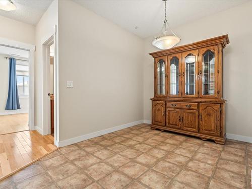 241 511 Queen Street, Spruce Grove, AB - Indoor Photo Showing Other Room