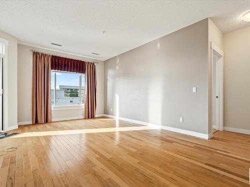 241 511 Queen Street, Spruce Grove, AB - Indoor Photo Showing Other Room