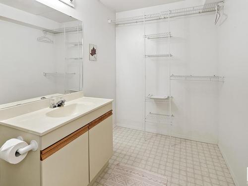 131 Knottwood Road N, Edmonton, AB - Indoor Photo Showing Bathroom