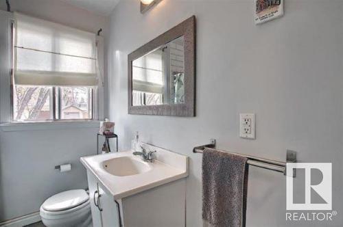 8943 95 Avenue, Edmonton, AB - Indoor Photo Showing Bathroom