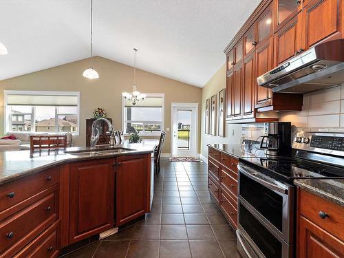 65 Lakewood Bv, Beaumont, AB 