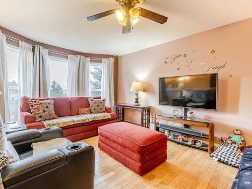 33 Spruce Meadow Lane, Bon Accord, AB - Indoor Photo Showing Living Room