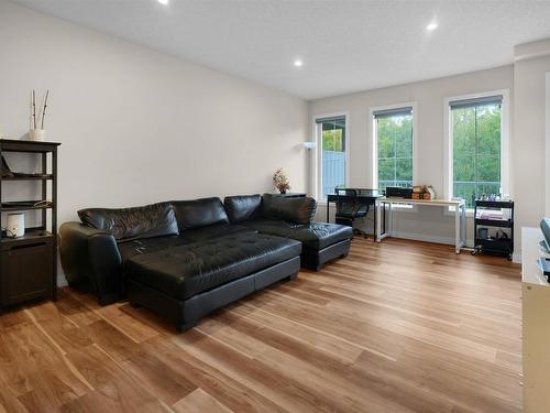 15 1051 Graydon Hill Boulevard, Edmonton, AB - Indoor Photo Showing Living Room