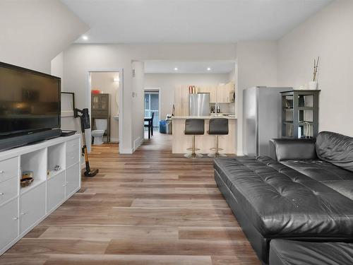 15 1051 Graydon Hill Boulevard, Edmonton, AB - Indoor Photo Showing Living Room