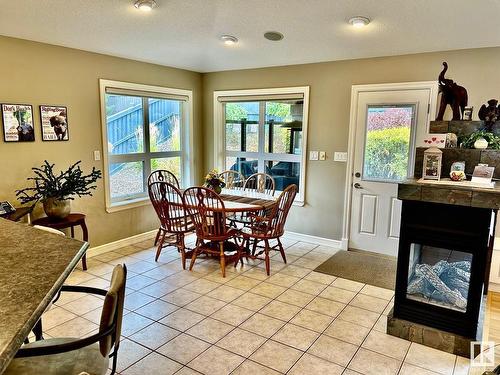 928 Thompson Place, Edmonton, AB - Indoor Photo Showing Dining Room