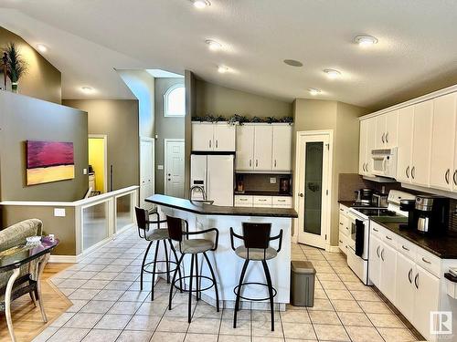 928 Thompson Place, Edmonton, AB - Indoor Photo Showing Kitchen