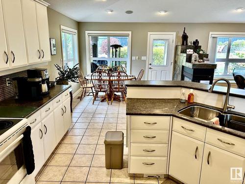 928 Thompson Place, Edmonton, AB - Indoor Photo Showing Kitchen With Double Sink